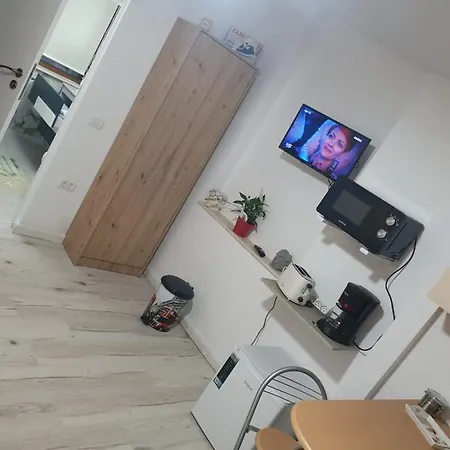 Apartment Lucky Astra 1 *